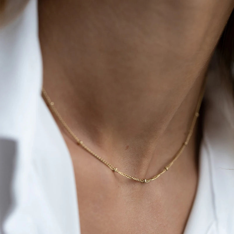 Zoom sur le collier Nabire avec détails subtils. O-dace.com